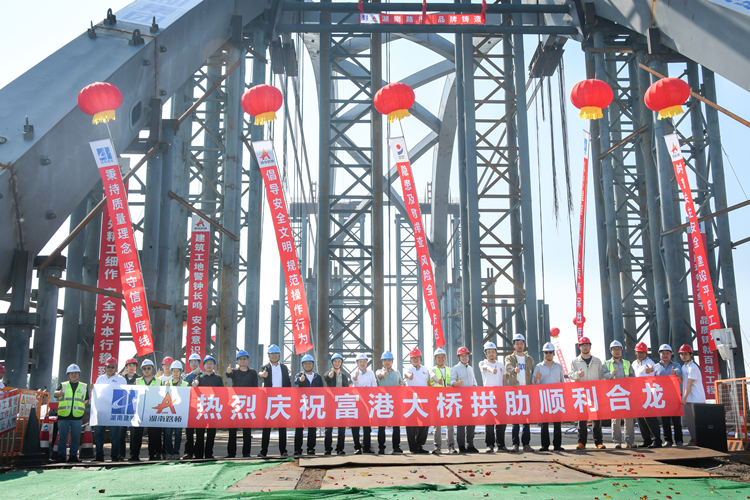 20260421796991.jpg 照片:义乌富港大桥主拱顺遂合龙_副本.jpg